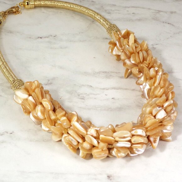 Beige color shell necklace with all shell chips in a thick cluster on gold cord - Picture 4 of 9